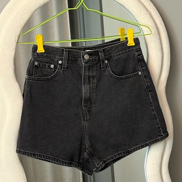 Levi's High Loose Shorts (Black) - Picture 3 of 4